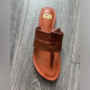 GB Heat-Wave Leather Thong Sandals